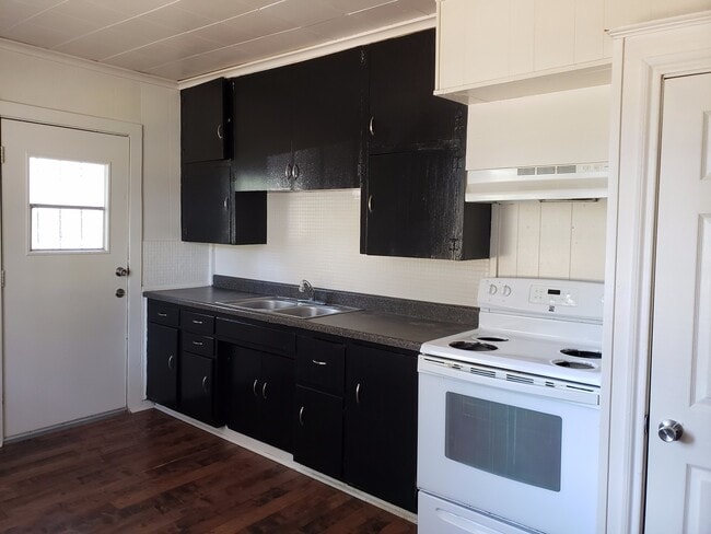 Photo - Spacious Two Bedroom Cottage with Central Air & Heat