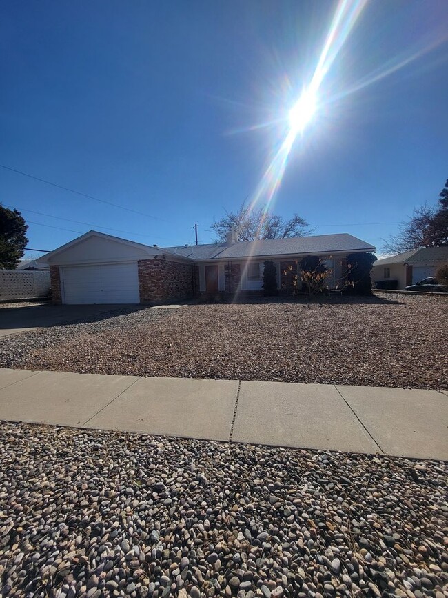 Brick 1600/sf 3/Bd 2/Ba 2/CG - Brick 1600/sf 3/Bd 2/Ba 2/CG House