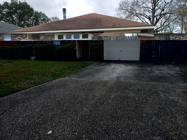 Photo - 121 Brentwood Dr