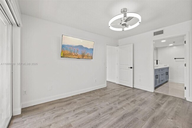 Photo - 470 S Park Rd Unit 7-307