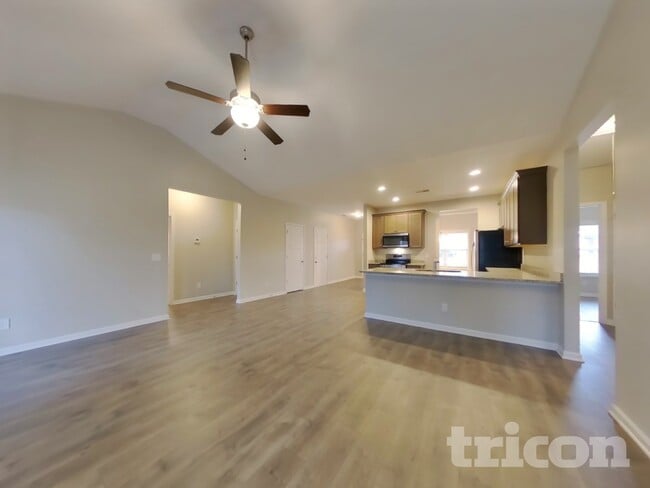 Photo - 825 Ellyson Dr