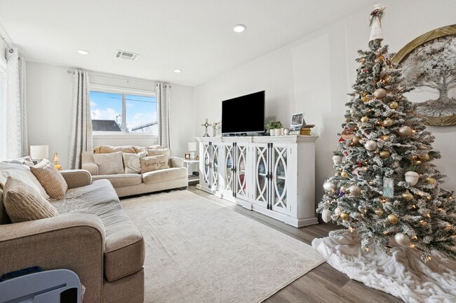 Photo - 6805 Merle St