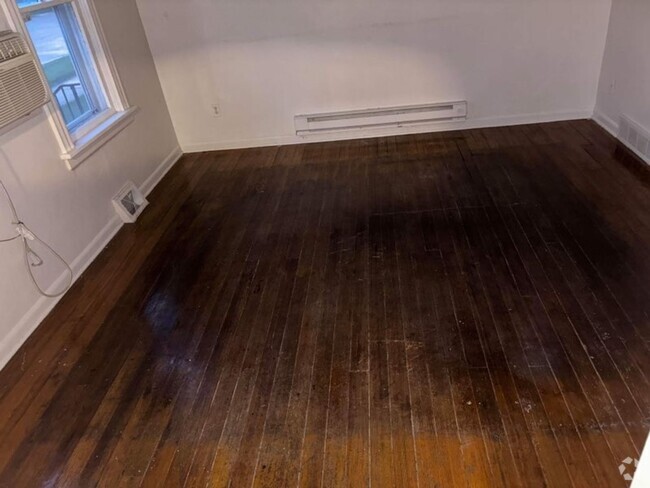 Building Photo - 3136 Elm St Unit Rear (1/2) Rental