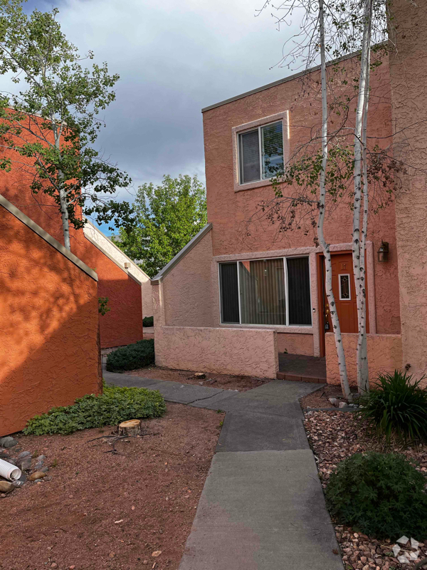 Building Photo - 950 Northern Way Unit 17 Rental