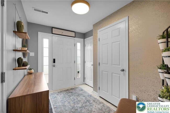 Photo - 1079 Sparrow Way