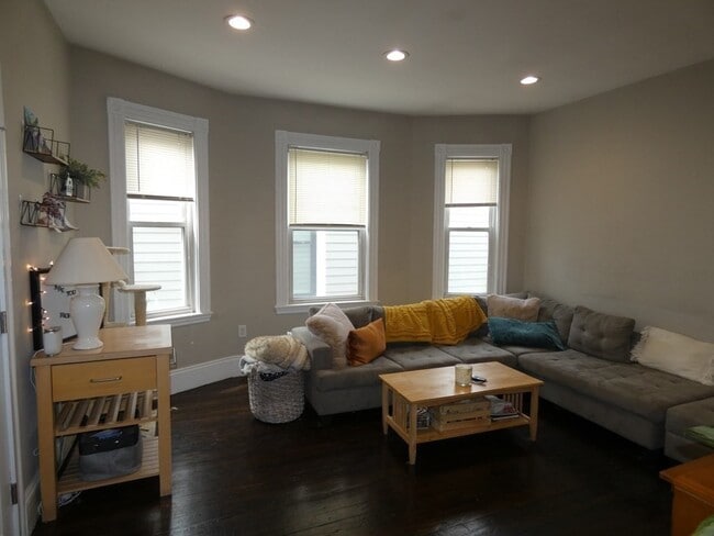 Photo - 37 Condor St