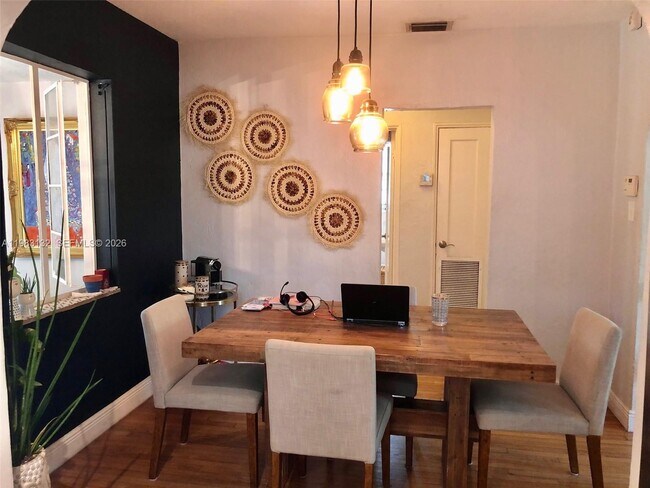 Photo - 551 NE 69th St