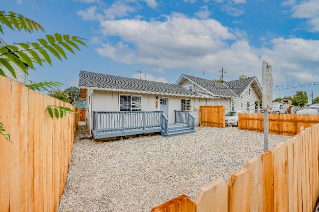 Building Photo - 520 20th St Rental