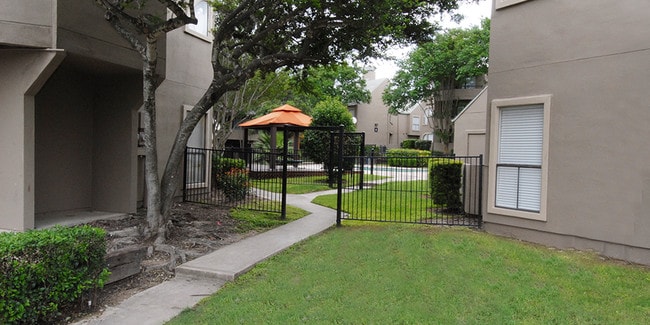 4000 HORIZON HILL APARTMENTS
