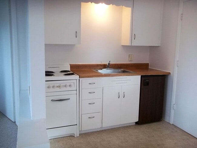 Photo - Fountain Court