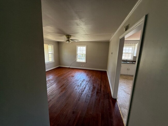 Photo - 2 Bedroom House near Downtown Raleigh east of Oakwood