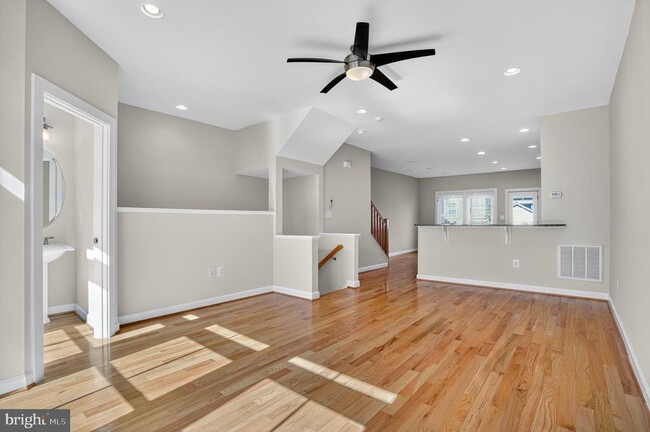 Photo - 44692 Collingdale Terrace