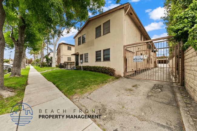 608 W. Hyde Park Blvd.