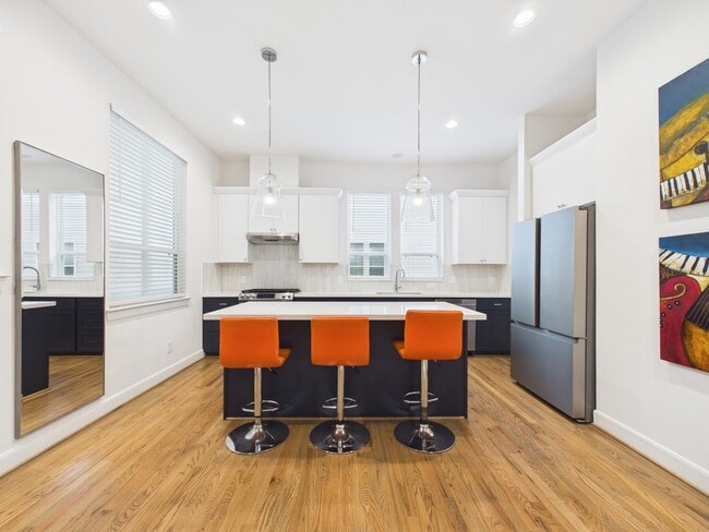 Photo - 2711 Clinton Dr