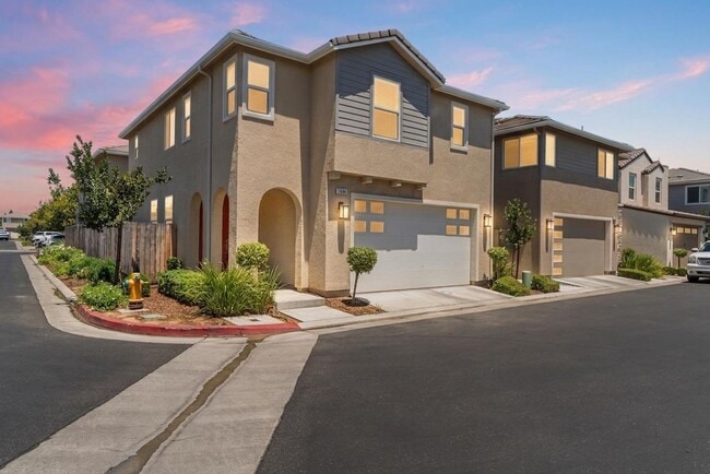 1909 Kelly Ln