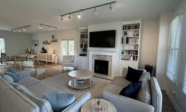 Photo - 443 54th St