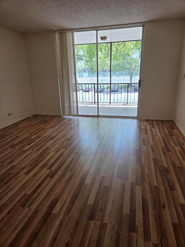 Photo - 3750 Inverrary Dr Unit 2c