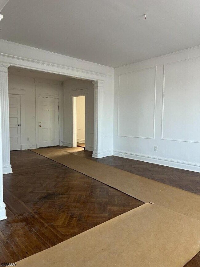 Photo - 347 Park Ave