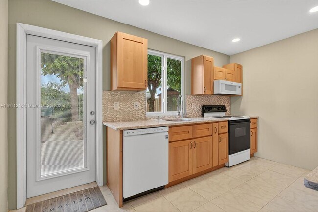 Photo - 4820 NE 1st Terrace