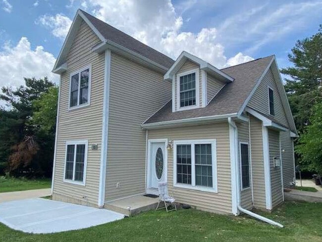 Exterior View - 422 N Tratt St Casa