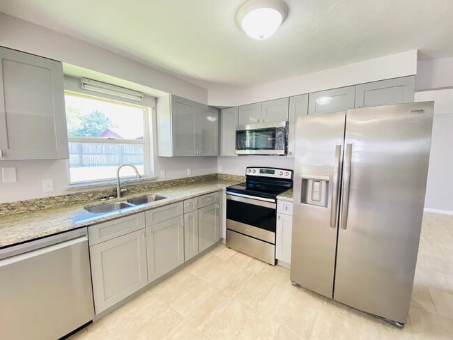 Photo - Beautiful 3 Bedroom House in Quiet Ormond ...