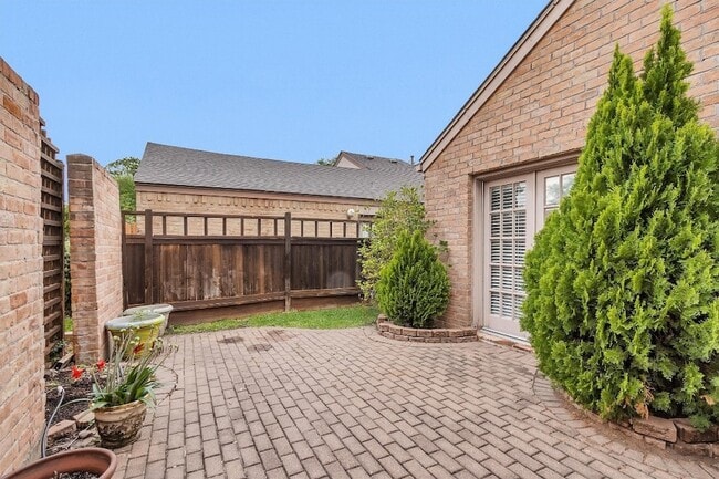 Photo - 11634 Southlake Dr