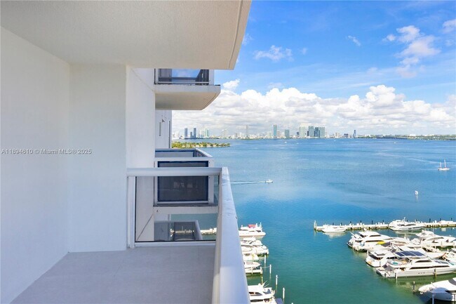 Building Photo - 1800 Sunset Harbour Dr Unit 2215