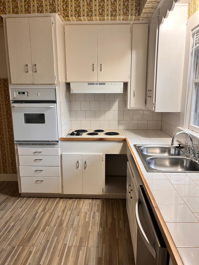 Photo - 523 E Elm St