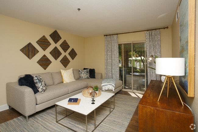2 BR, 2 BA