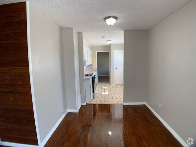 Building Photo - Move -in Special: Three Bedroom Moore!  Be... Rental