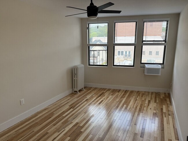 Photo - 24-26 N Dean St