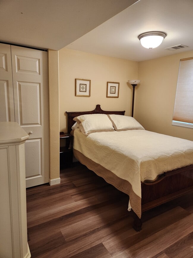 Building Photo - 8 S Zenobia St Unit Zen Apt