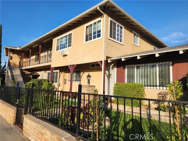 Building Photo - 14229 Moorpark St Rental