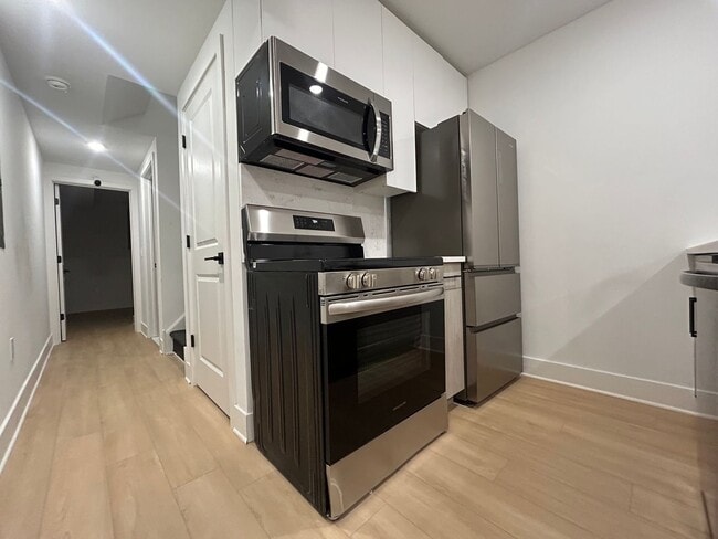 Building Photo - 612 N 39th St Unit 612 N 39th St 1