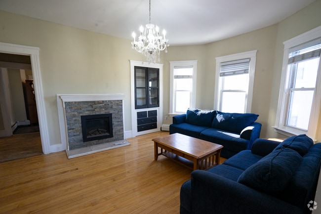 Building Photo - 82 Green Hill Pky Unit 2 Rental