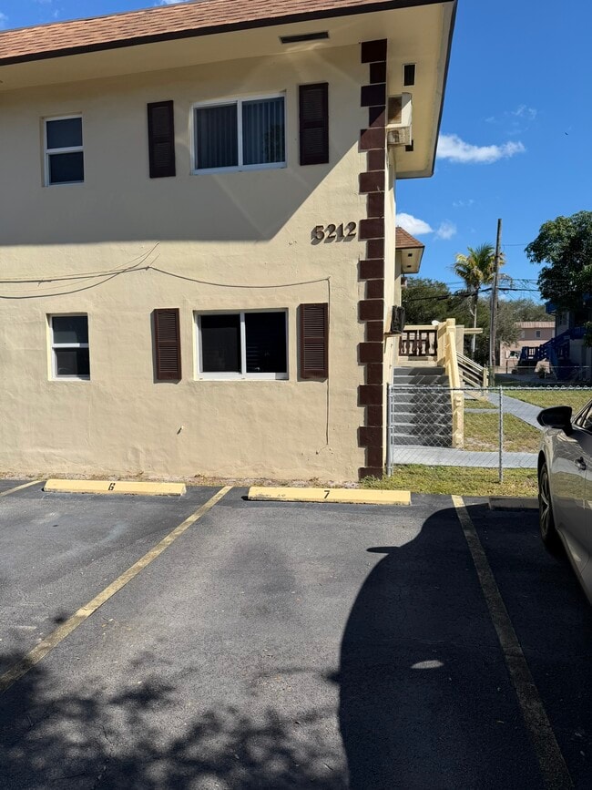 Building Photo - 5212 SW 91st Ave Unit 5