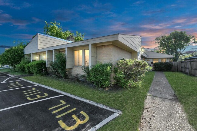 Photo - 7113 S Gessner Rd Apartamento