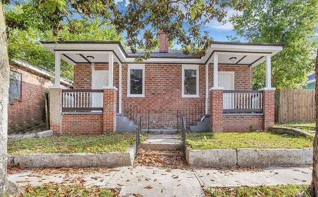 Photo - 720 W 42nd St