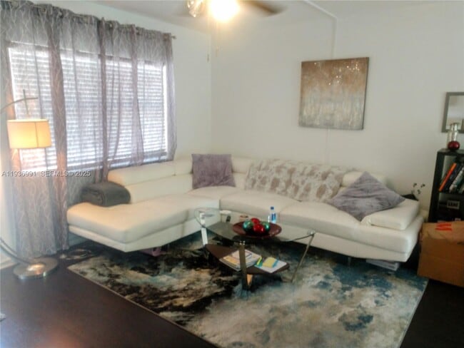 Photo - 609 NE 13th Ave Unit 104