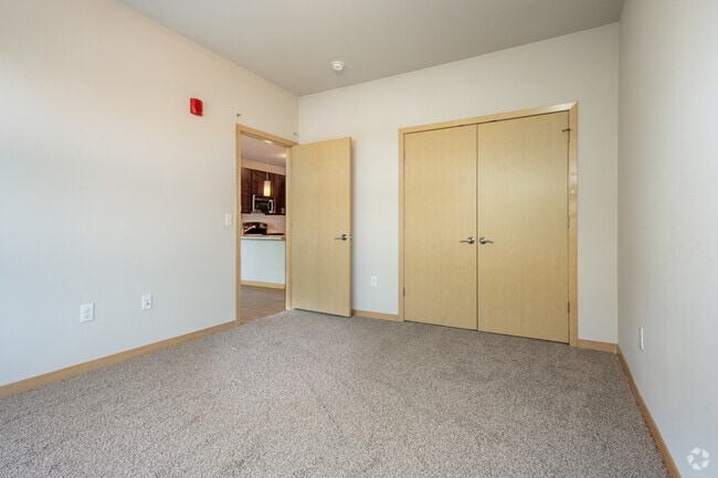1BR, 1BA - 665SF - The Dude Abodes