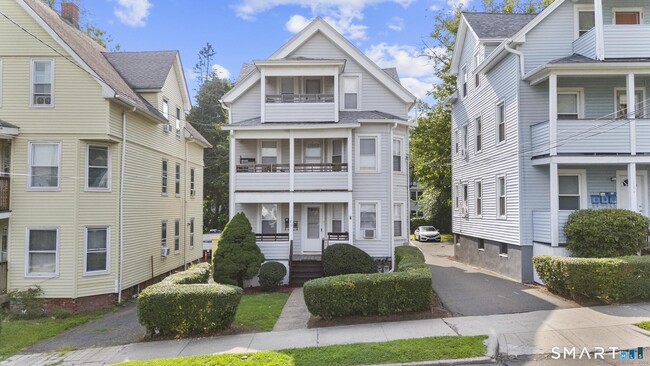 Building Photo - 180 Curtis St Unit 3