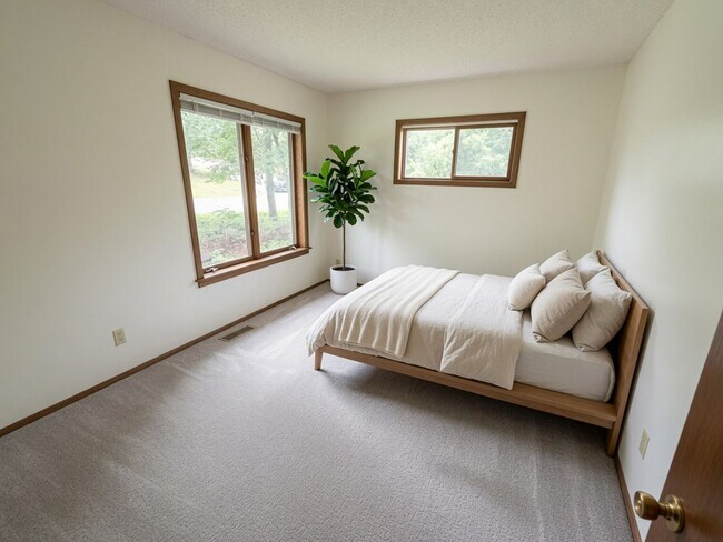 14902 Wildwood Rd