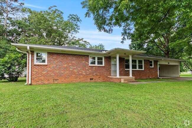 Building Photo - LOCATION IN THE MIDDLE OF IT ALL! SPARKLIN... Rental