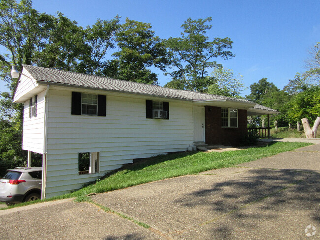 Building Photo - 4 Circle Dr Unit 1 Rental