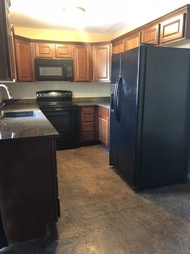 4BR 2BA Home Corner Lot! - 4BR 2BA Home Corner Lot!