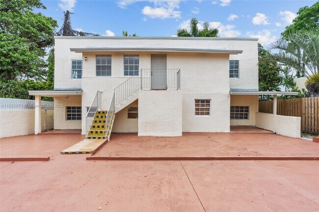 Photo - 2385 SW 17th St Unit 3