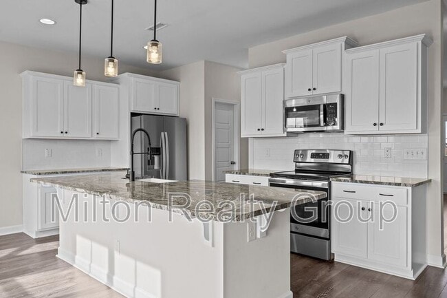 Photo - 8 Looping Horse Cir