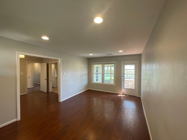 Photo - Beautiful 2 Bed / 1 Bath Home – Prime Location