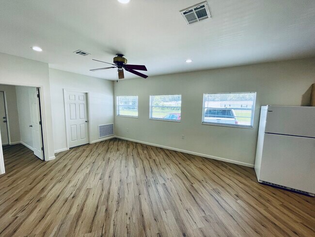 Photo - 1501 Akron Dr