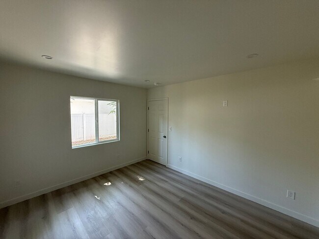 7725 Owensmouth Ave Unit 7727